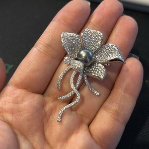 Elegant Silver Flower Brooch real sea pearl